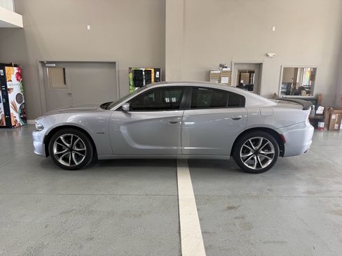 Used 2016 Dodge Charger R/T RWD image 1