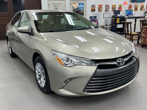 Used 2015 Toyota Camry LE image 25