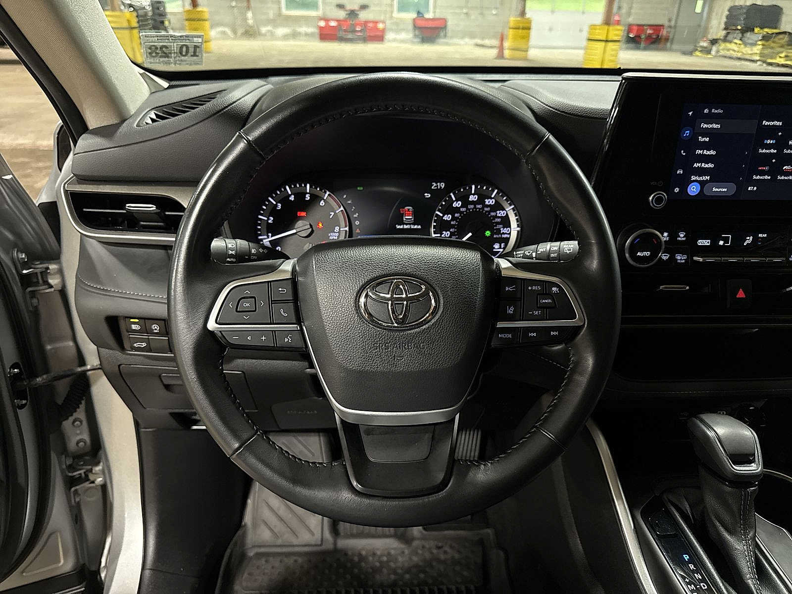 Used 2023 Toyota Highlander LE FWD image 19