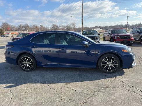 Used 2023 Toyota Camry SE image 5