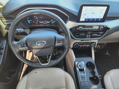 Used 2020 Ford Escape SEL image 2