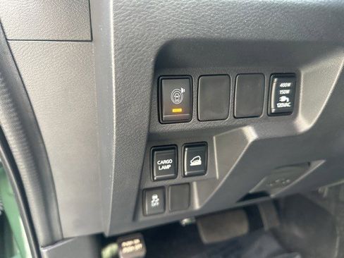 Used 2023 Nissan Frontier SV w/ SV Premium Package image 15