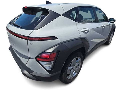 Used 2025 Hyundai Kona SE FWD image 4