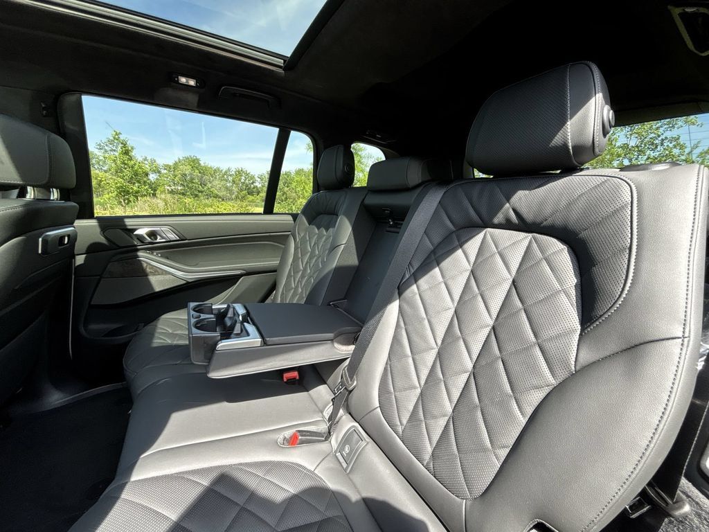 Used 2027 BMW X7 xDrive40i w/ M Sport Package AWD/4WD image 26