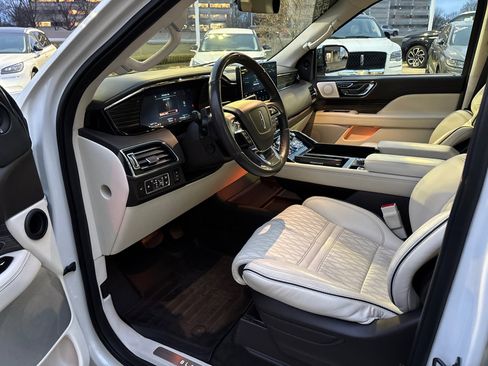 Certified 2023 Lincoln Navigator Black Label image 24