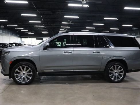 Used 2023 Cadillac Escalade ESV Premium Luxury Platinum AWD/4WD image 2