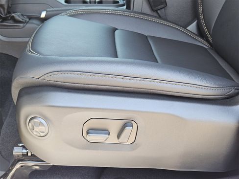 New 2025 Jeep Gladiator Sport image 25