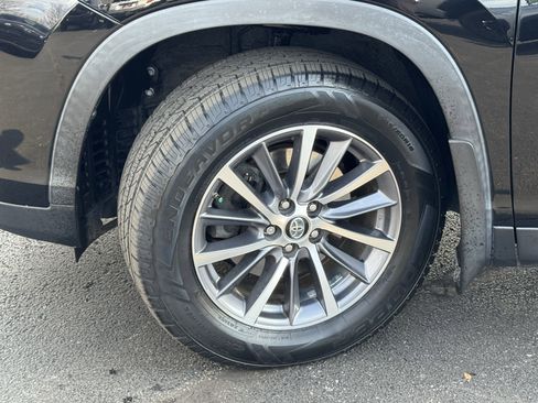 Used 2019 Toyota Highlander XLE image 46