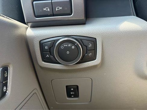 Used 2017 Ford F150 XLT w/ Equipment Group 302A Luxury AWD/4WD image 18
