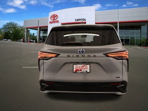 Certified 2025 Toyota Sienna XSE image 4