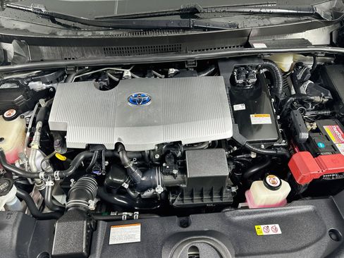Used 2020 Toyota Prius LE FWD image 32