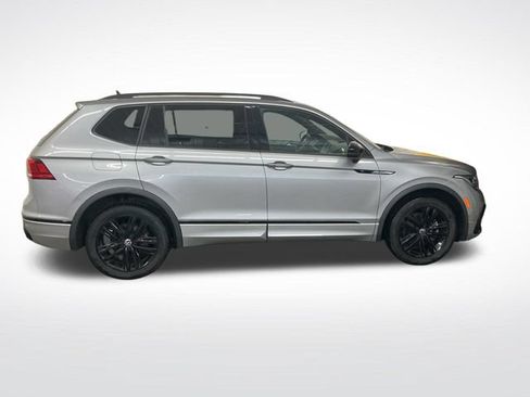 Used 2022 Volkswagen Tiguan SE R-Line AWD/4WD image 8