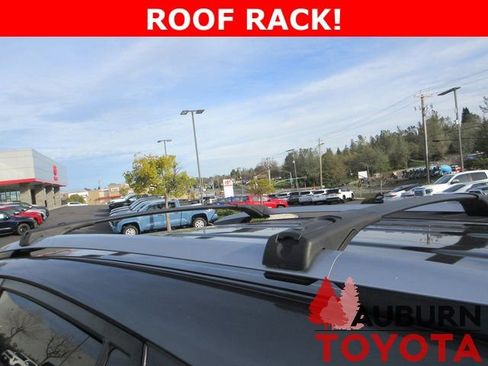 Used 2018 Toyota RAV4 LE image 10