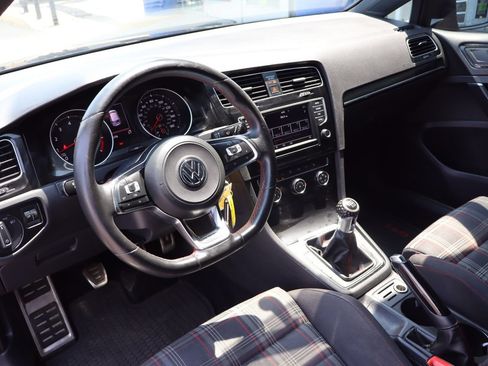 Used 2017 Volkswagen GTI SE FWD image 10