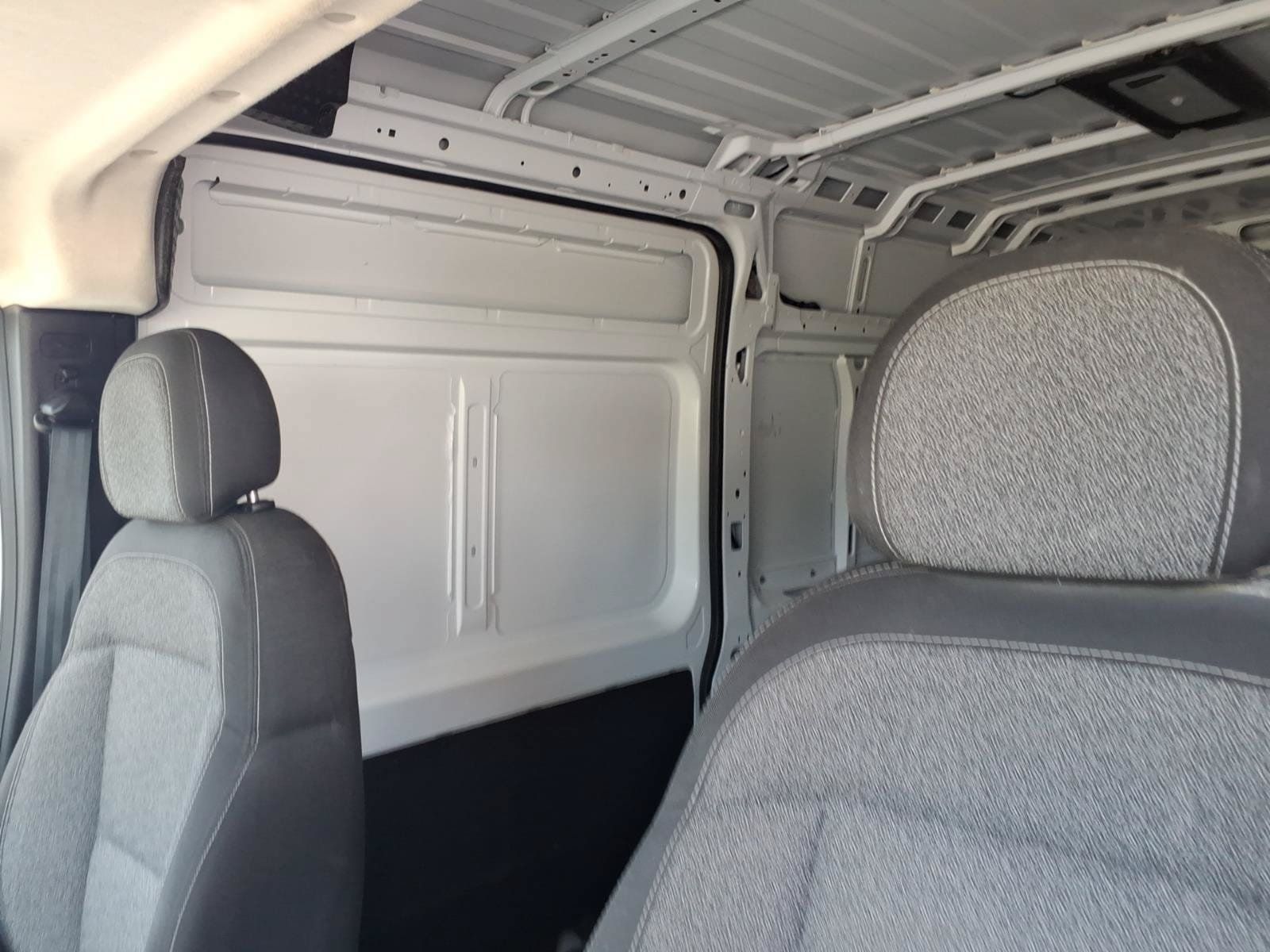 Used 2024 RAM ProMaster 2500 w/ Convenience Group FWD image 7