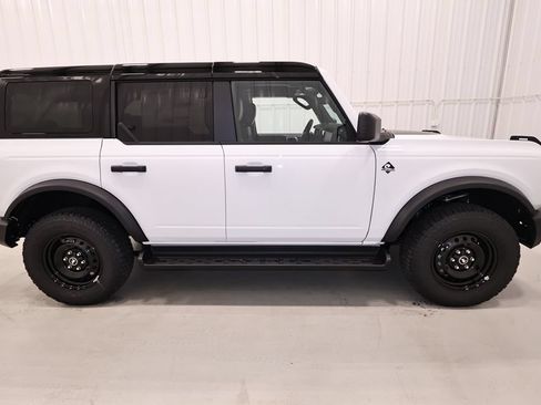 New 2026 Ford Bronco Outer Banks w/ Black Appearance Package AWD/4WD image 2