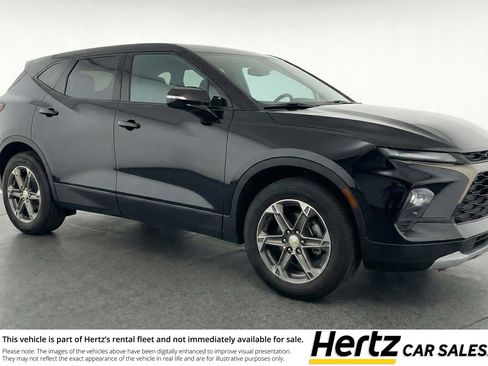 Used 2025 Chevrolet Blazer LT image 1