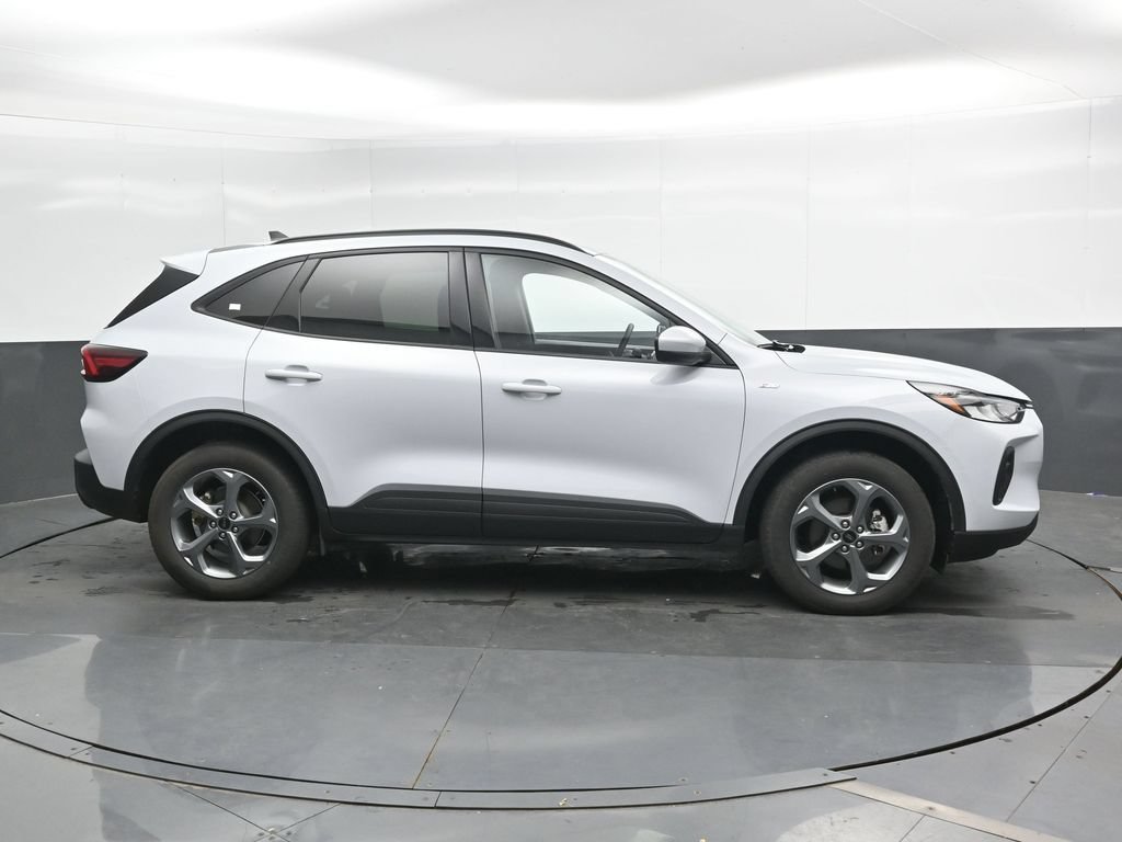 Used 2025 Ford Escape ST-Line Select AWD/4WD image 4