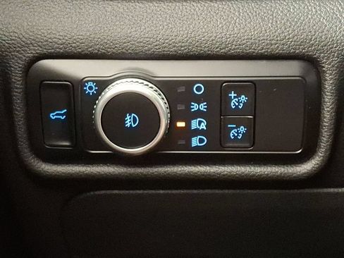 Used 2023 Ford Explorer XLT w/ Equipment Group 202A AWD/4WD image 26