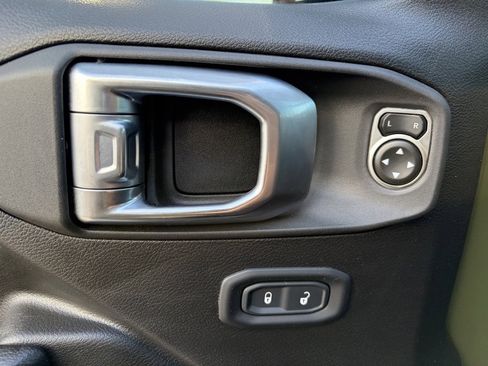 Used 2023 Jeep Gladiator Sport image 19