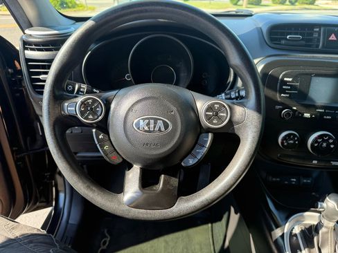 Used 2016 Kia Soul + image 22