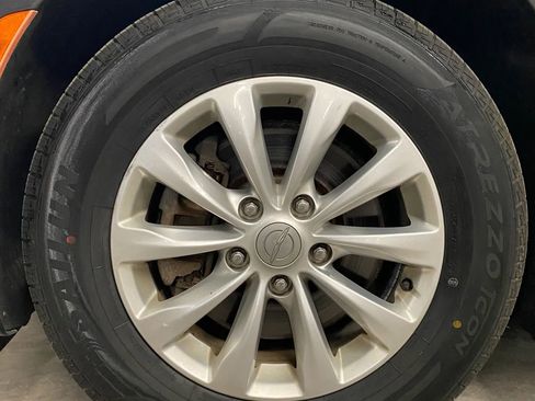 Used 2019 Chrysler Pacifica Touring-L image 16