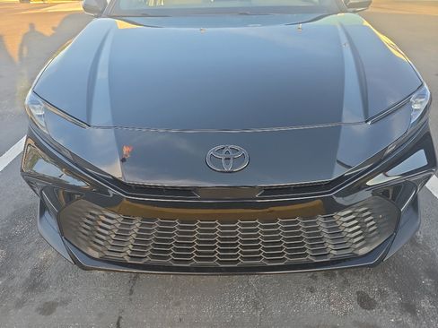 Used 2025 Toyota Camry SE image 11