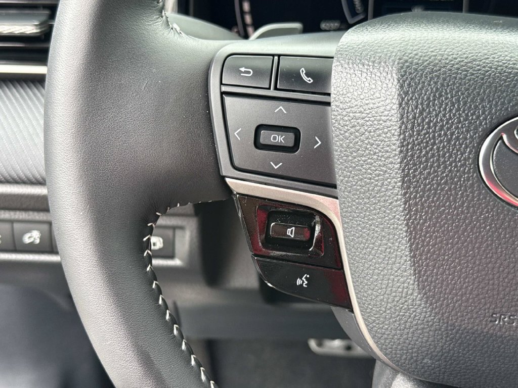 Used 2026 Toyota Camry SE FWD image 39
