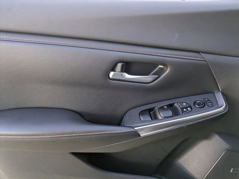 Used 2022 Nissan Sentra SR w/ SR Premium Package image 11