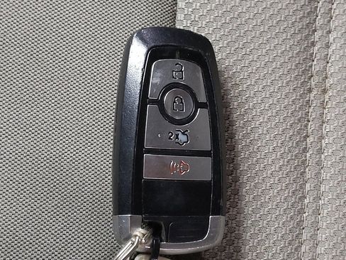 Used 2019 Ford Fusion SE image 32