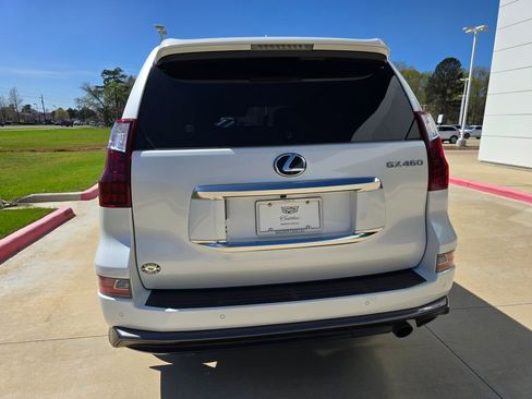 Used 2022 Lexus GX 460 Premium w/ Accessory Package image 4