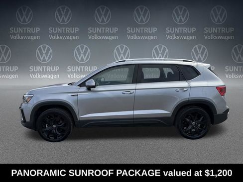 Used 2023 Volkswagen Taos SE w/ Panoramic Sunroof Package image 2