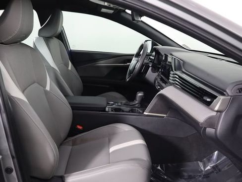 Used 2025 Toyota Camry SE w/ Convenience Package FWD image 18