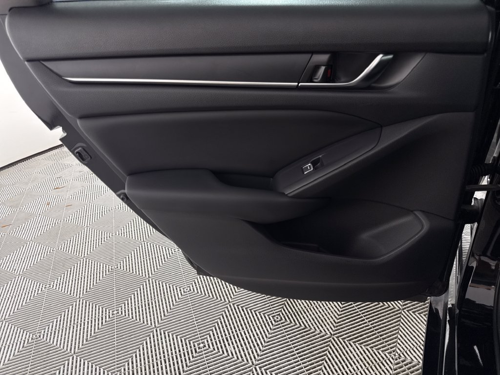 Used 2018 Honda Accord Sport image 10