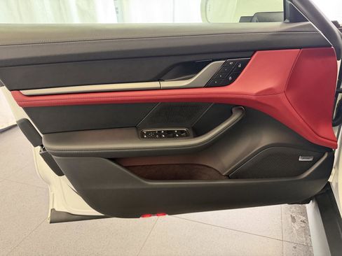 Used 2025 Porsche Taycan image 15