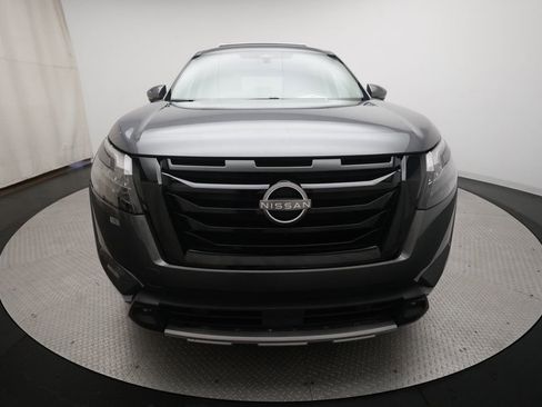 Certified 2025 Nissan Pathfinder SL w/ Black Appearance Package AWD/4WD image 11