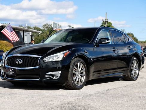 Used 2017 INFINITI Q70 3.7 image 3