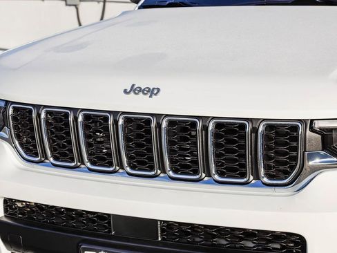 New 2025 Jeep Grand Cherokee L Laredo image 6