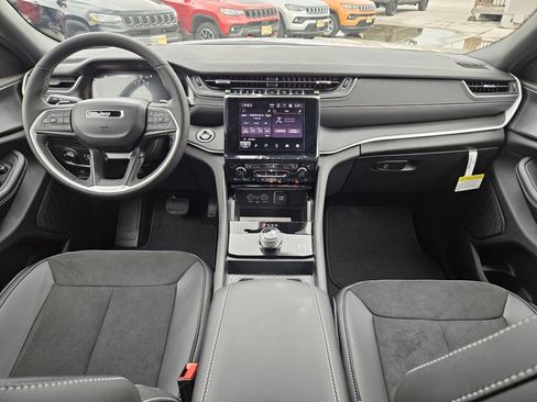 New 2025 Jeep Grand Cherokee L Altitude image 15