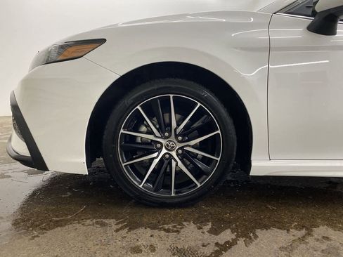 Used 2021 Toyota Camry SE image 10