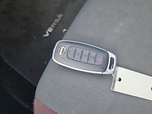 Used 2024 Nissan Versa SR FWD image 28
