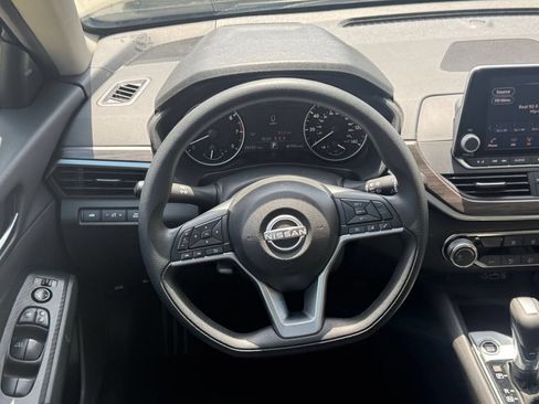 Used 2025 Nissan Altima 2.5 SV FWD image 24