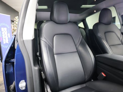 Used 2022 Tesla Model Y Long Range image 31