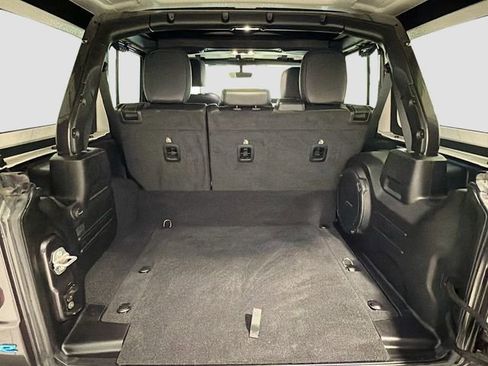 Used 2021 Jeep Wrangler Unlimited Sahara image 24