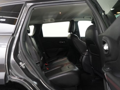 Used 2020 Jeep Cherokee Trailhawk w/ Comfort/Convenience Group image 11