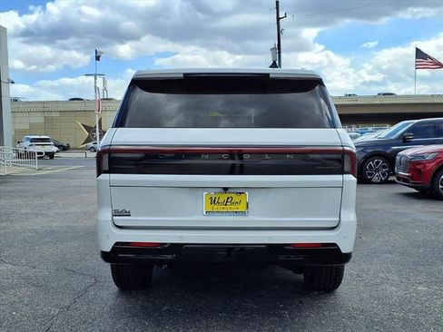 New 2026 Lincoln Navigator Premiere AWD/4WD image 6