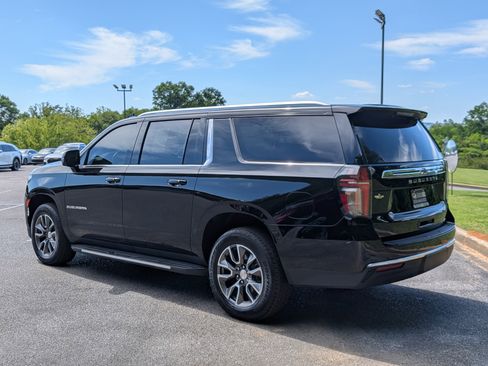 Used 2024 Chevrolet Suburban LT w/ LT Signature Package RWD image 7