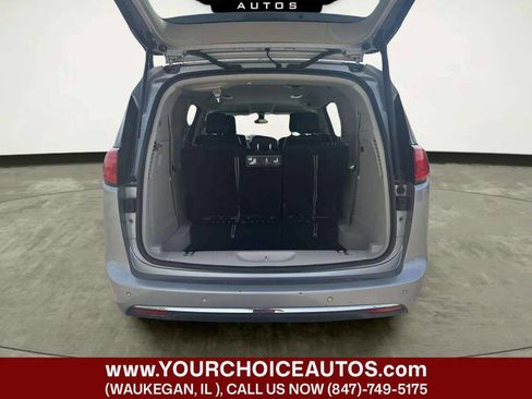 Used 2018 Chrysler Pacifica Touring-L FWD image 14
