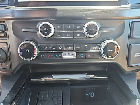 Used 2024 Ford F350 Lariat w/ Lariat Ultimate Package AWD/4WD image 25