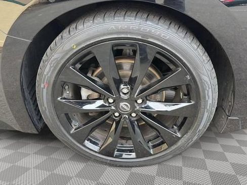 Used 2023 Nissan Maxima SR w/ Sport Mat Group FWD image 14